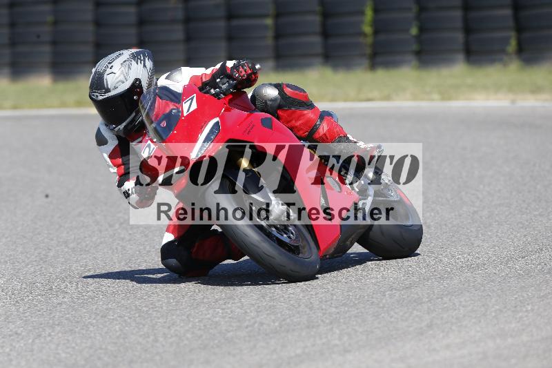 Archiv-2025/49 26.08.2025 Cornu Master School ADR/rot-rouge/27